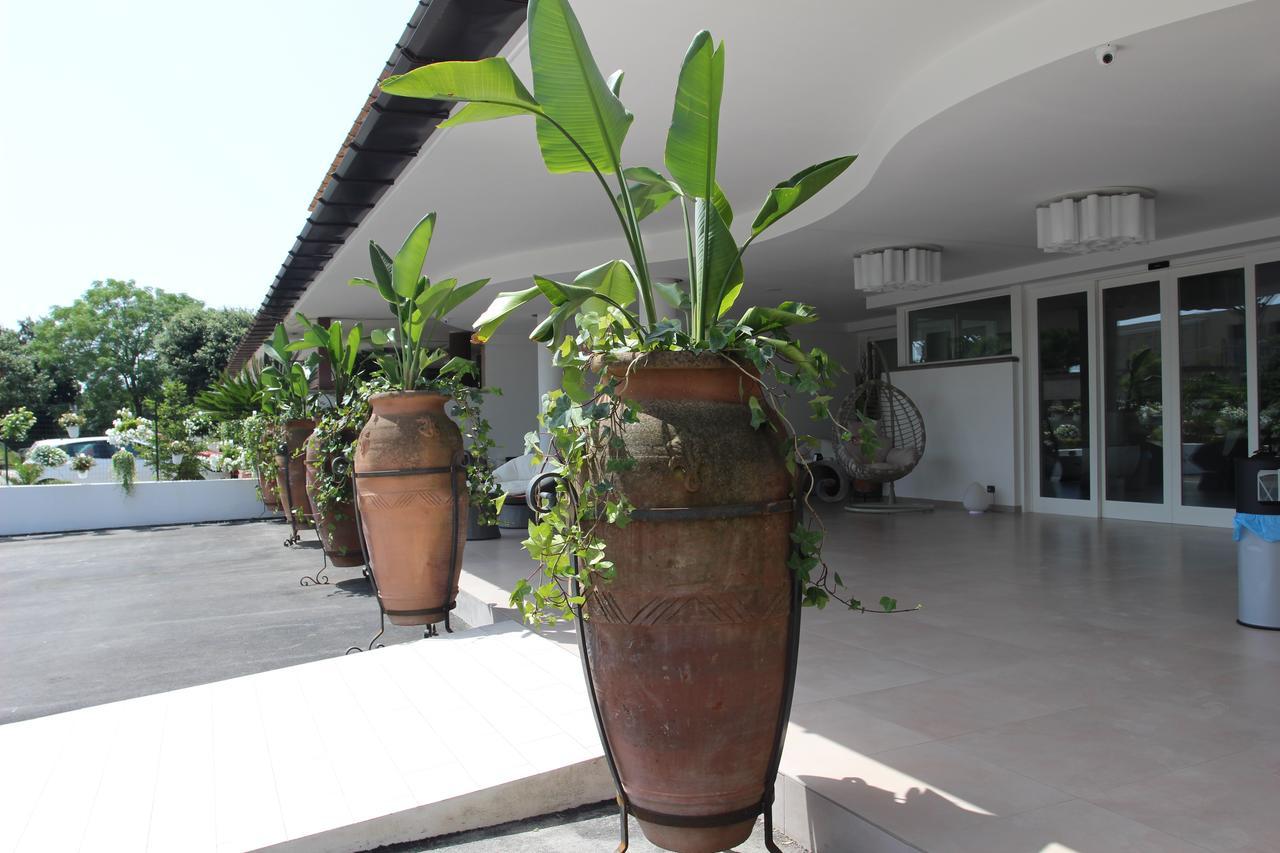 Love&Fama Hotel Sabaudia Buitenkant foto
